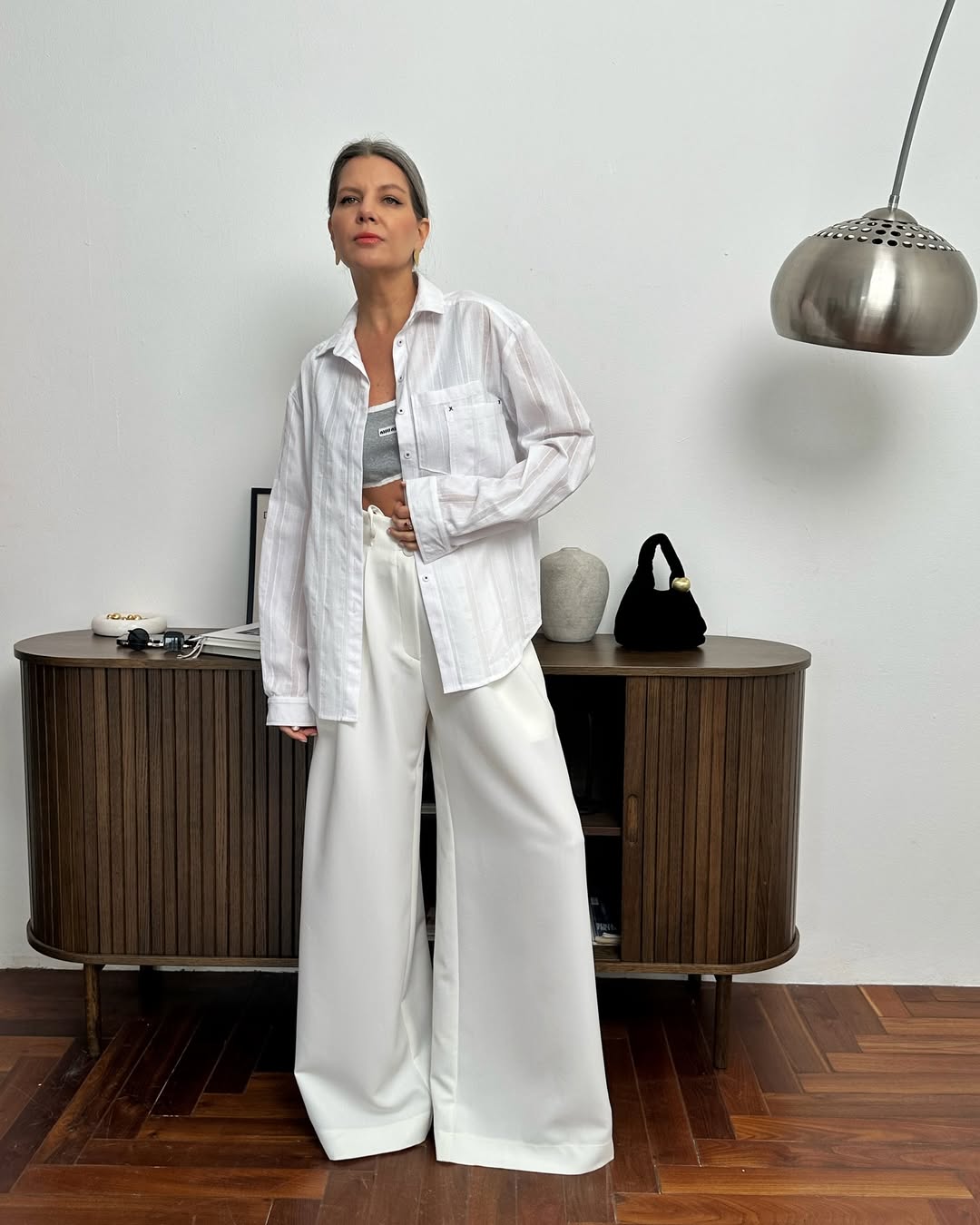 Біла сорочка з подвійним комірцем