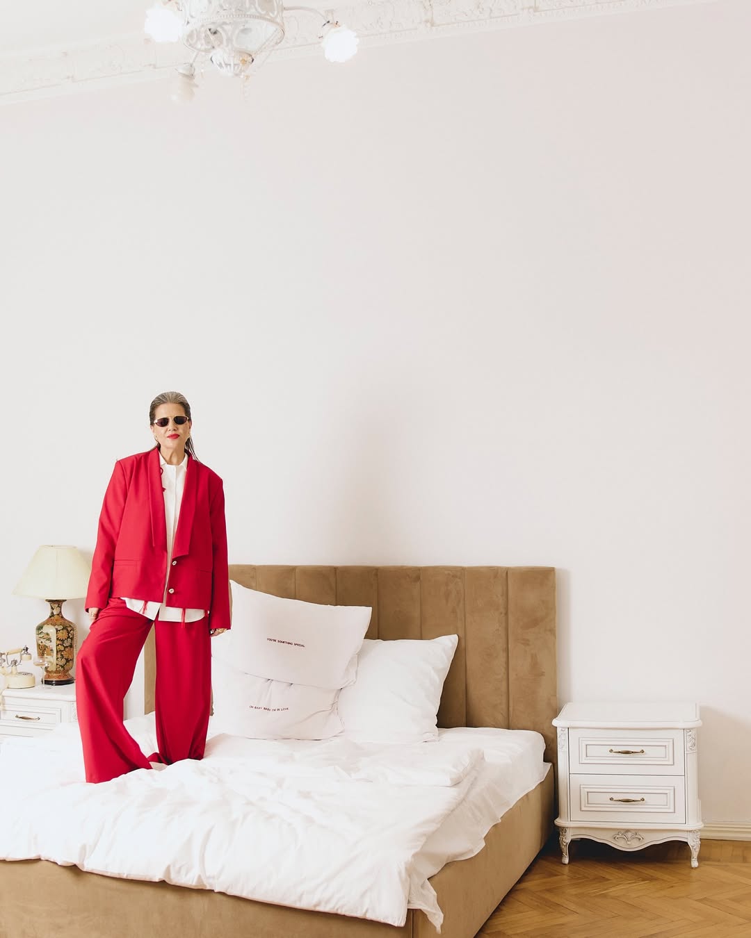 Брючний костюм у червоному кольорі