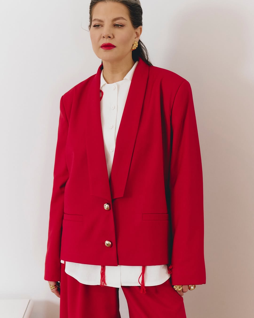 Брючний костюм у червоному кольорі