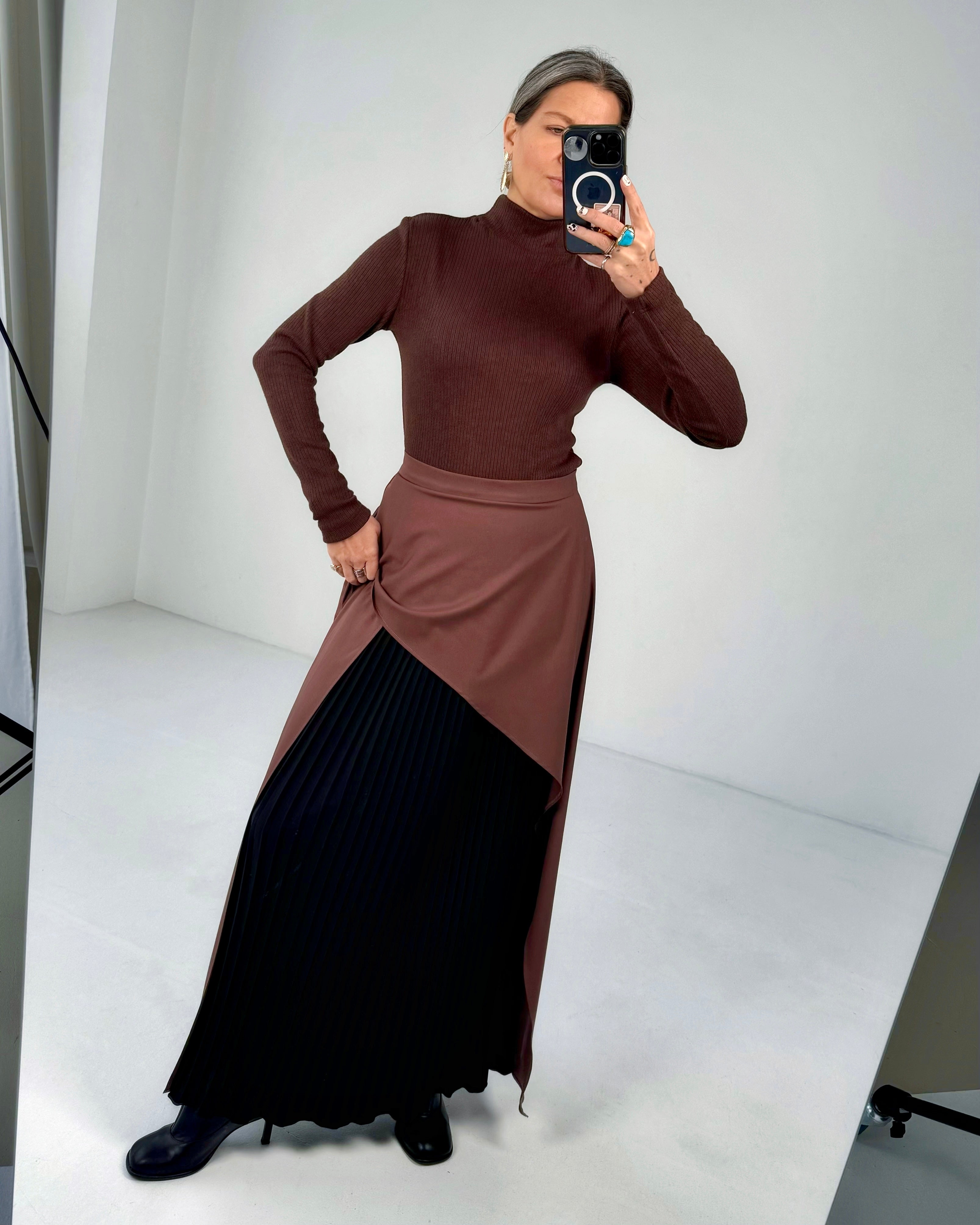 Асиметрична максі-спідниця з плісе