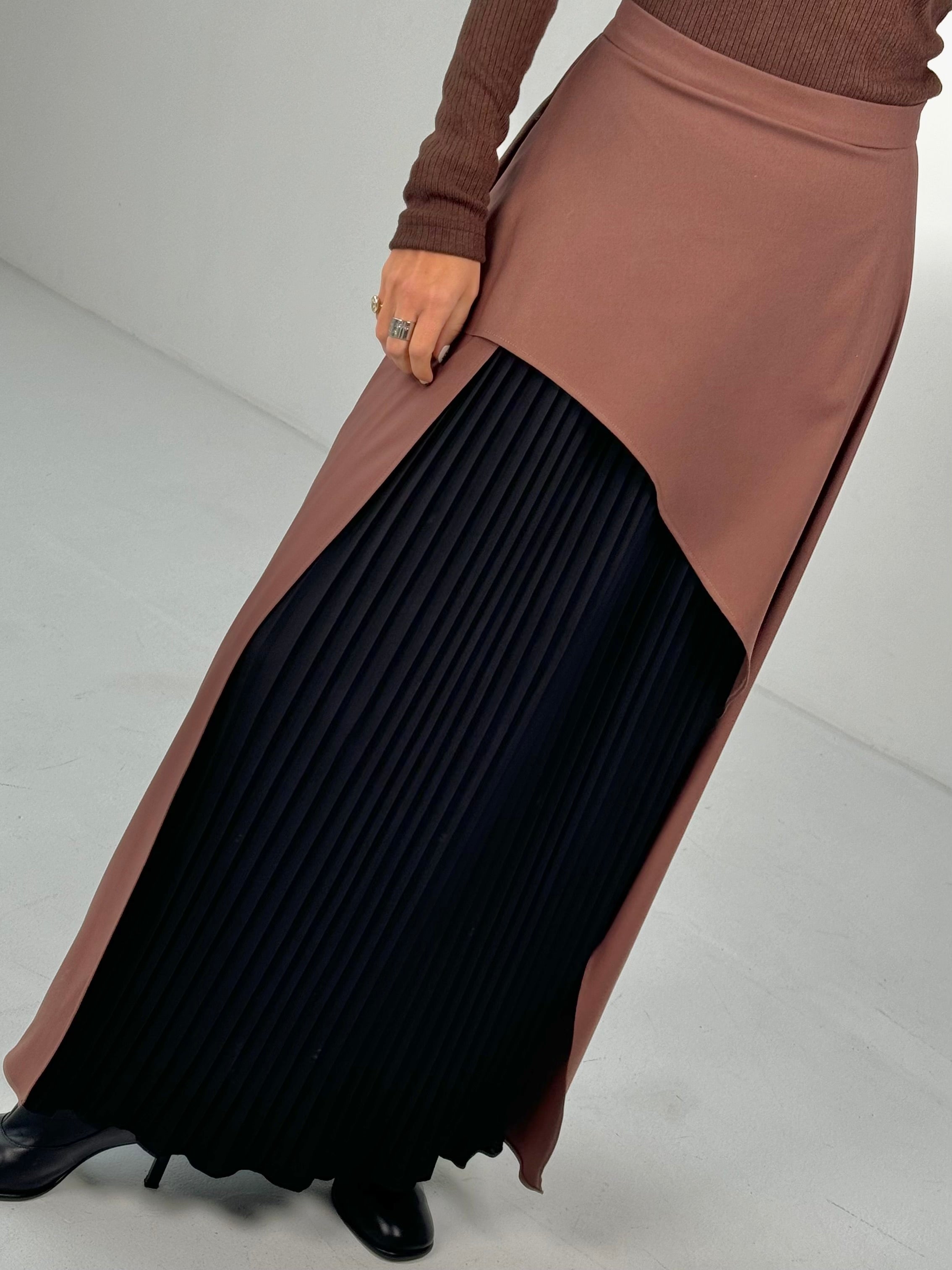 Асиметрична максі-спідниця з плісе