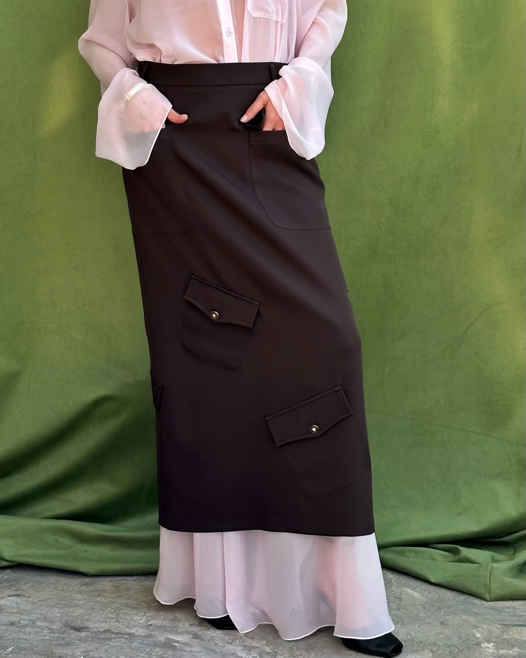 Максі-спідниця з декоративними кишенями