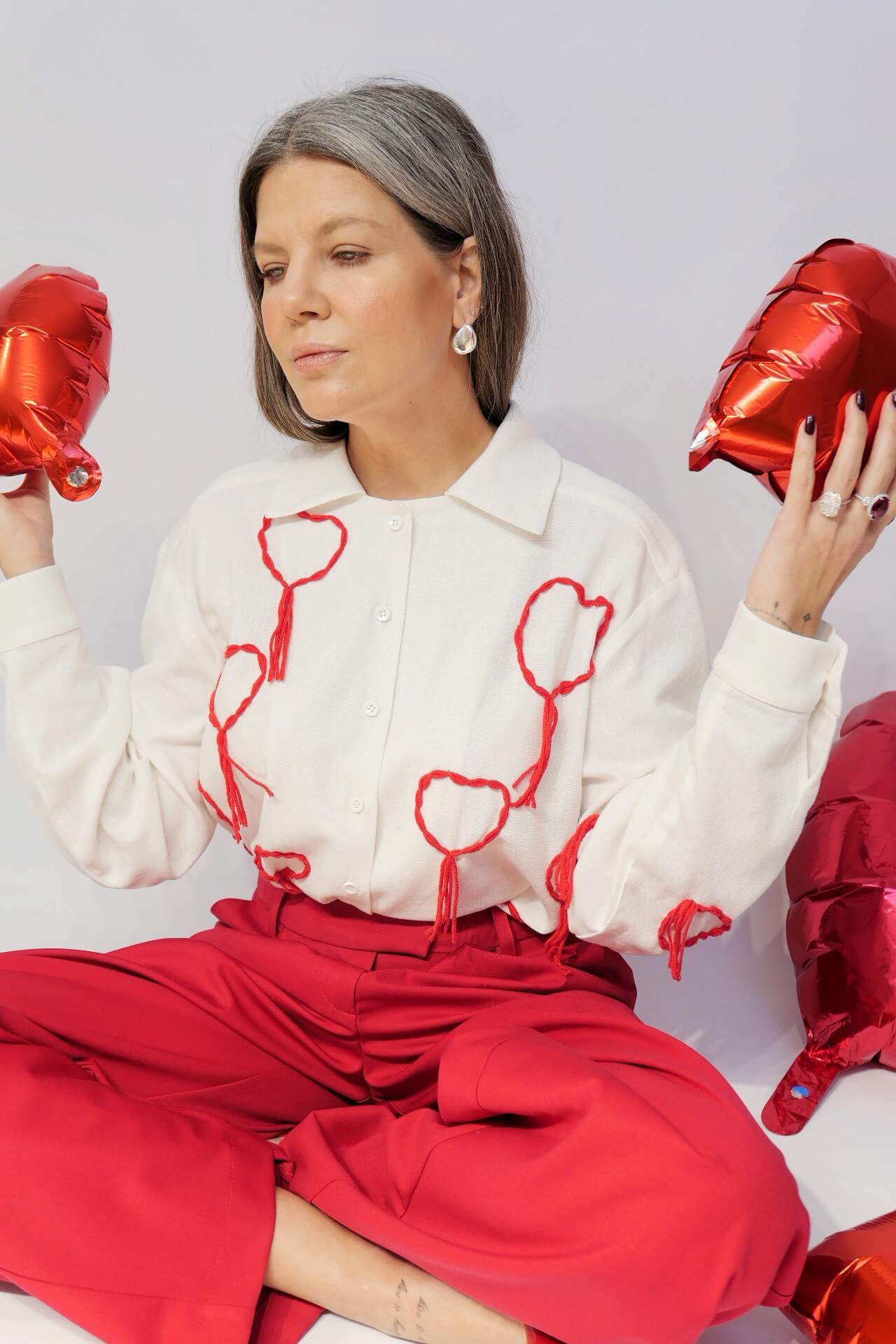 Сорочка з вишитими серцями