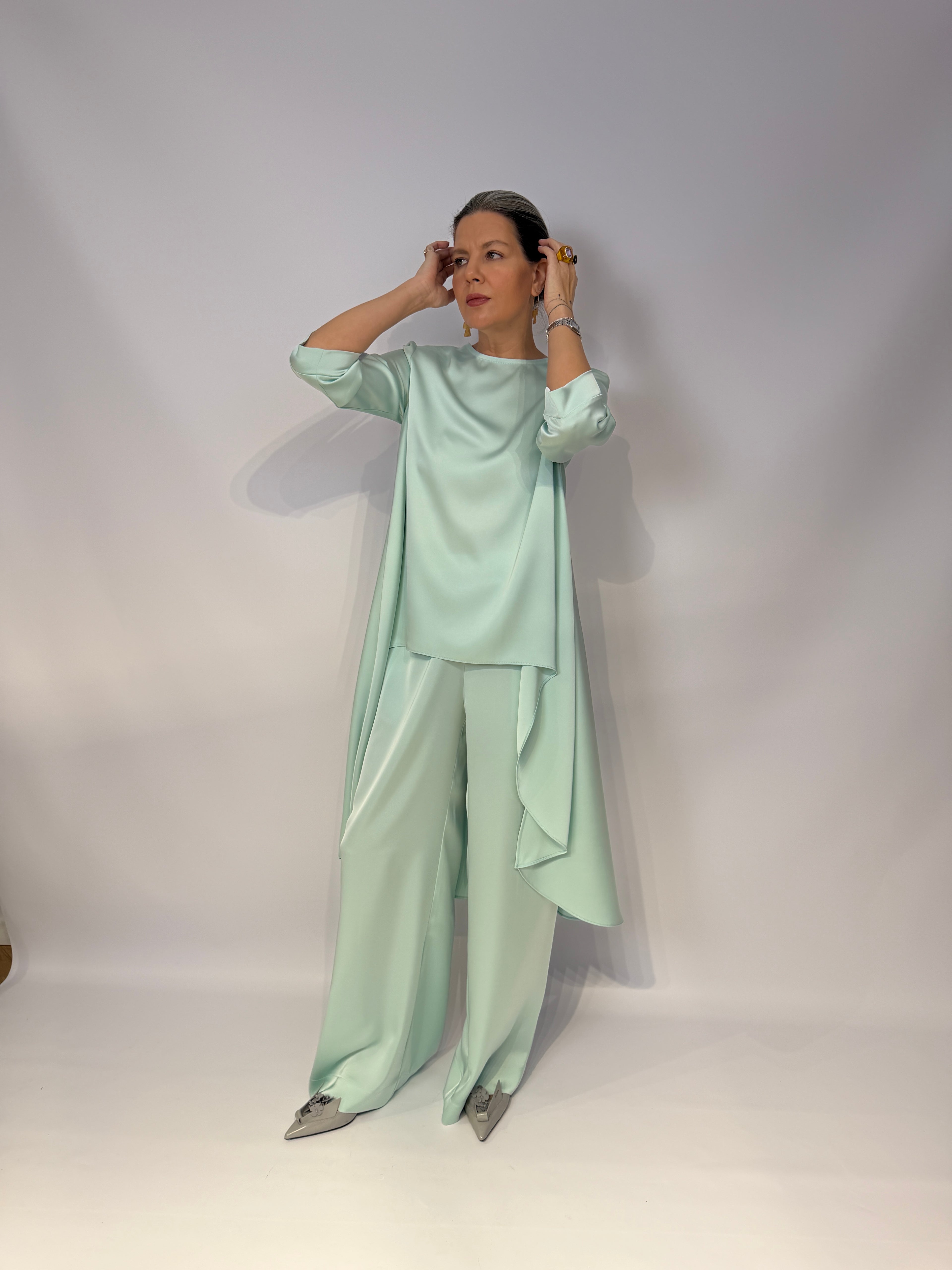 Костюм у свіжому пастельному відтінку