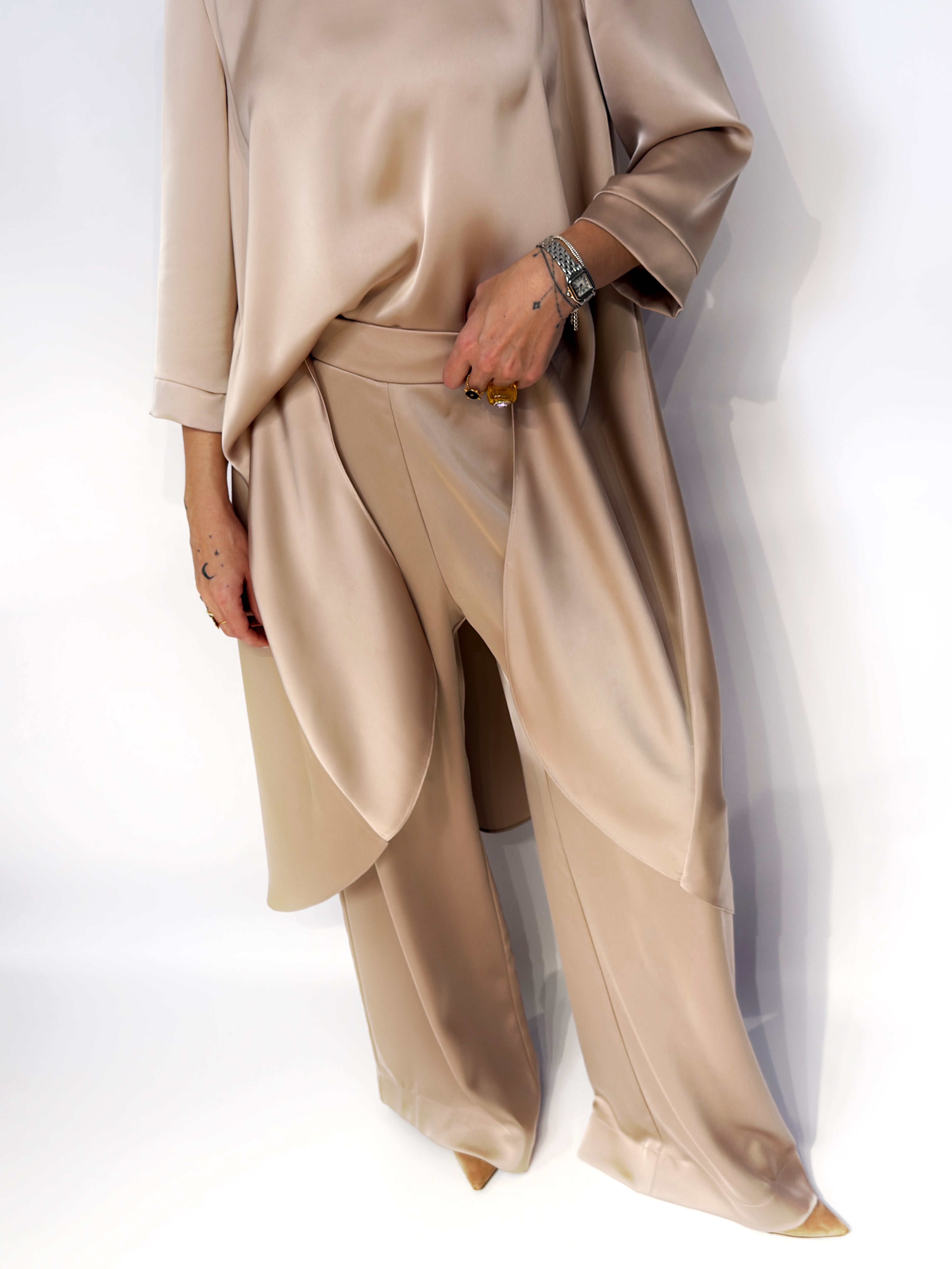 Костюм у свіжому пастельному відтінку