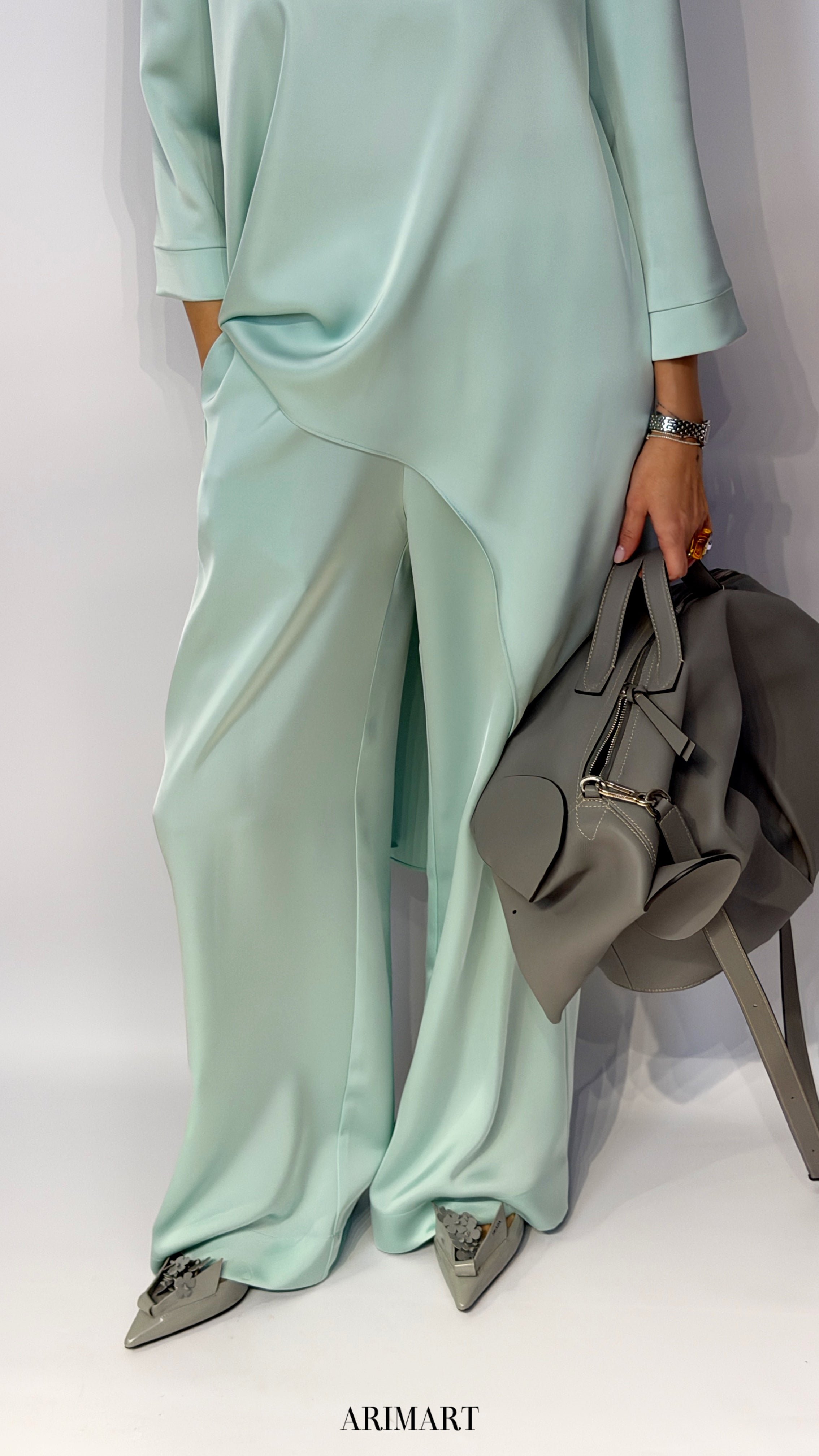 Костюм у свіжому пастельному відтінку