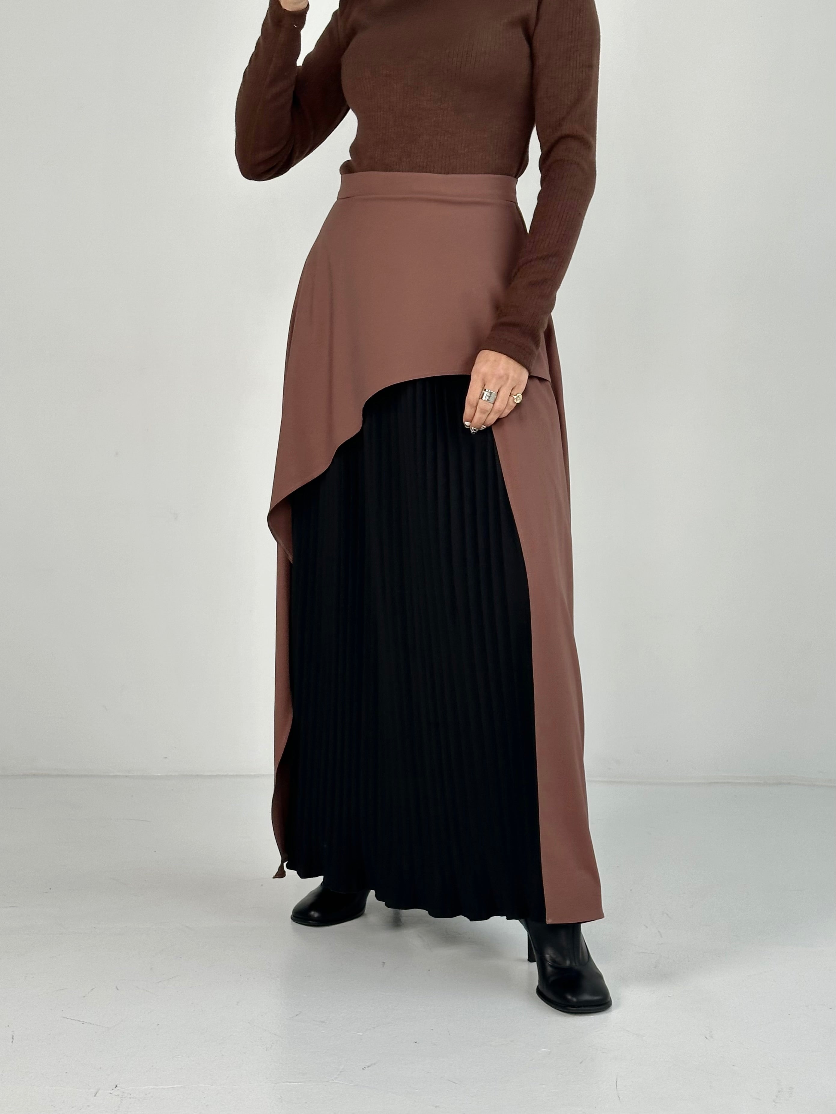 Асиметрична максі-спідниця з плісе