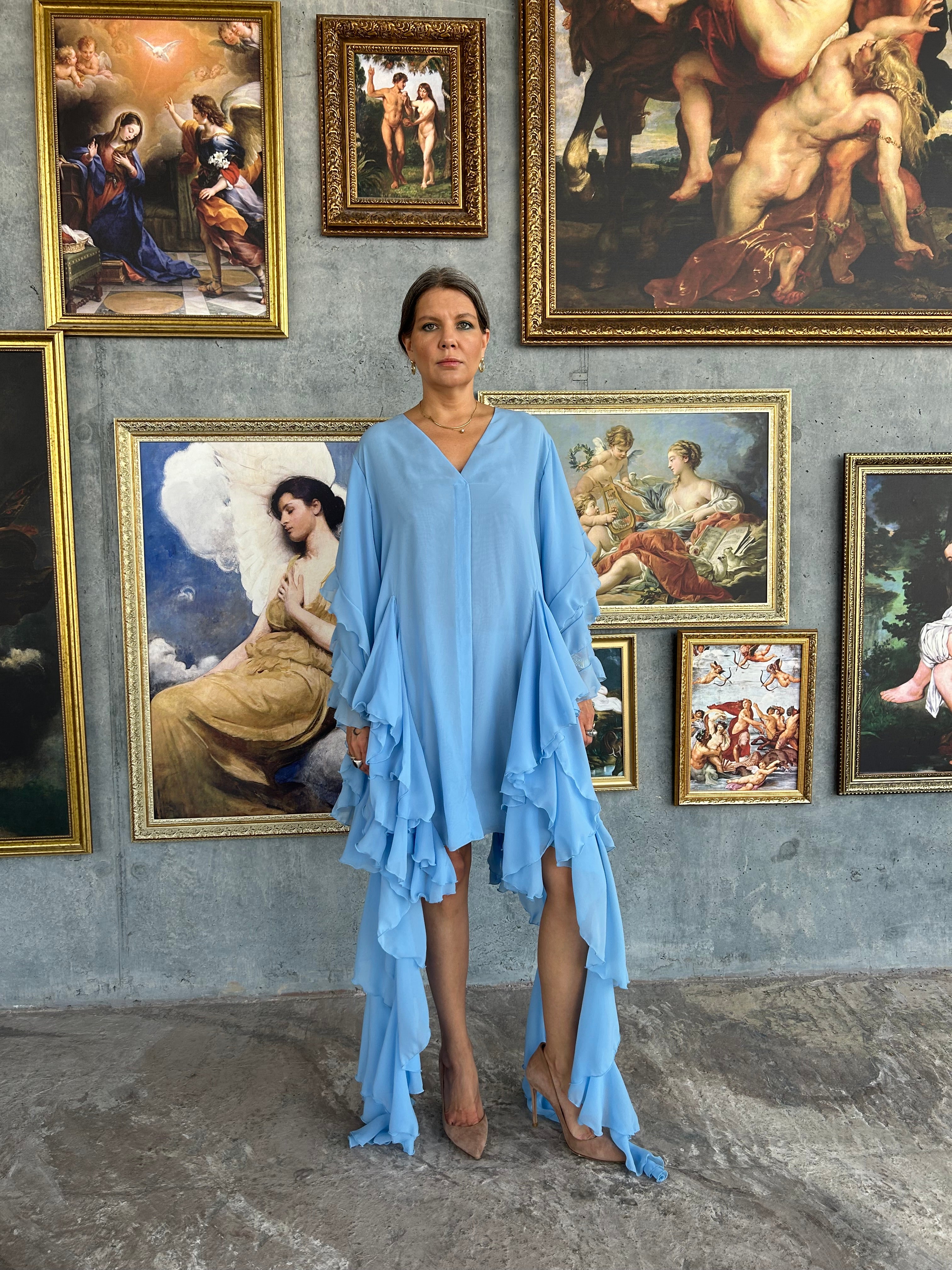 Асиметрична сукня з шифону з воланами