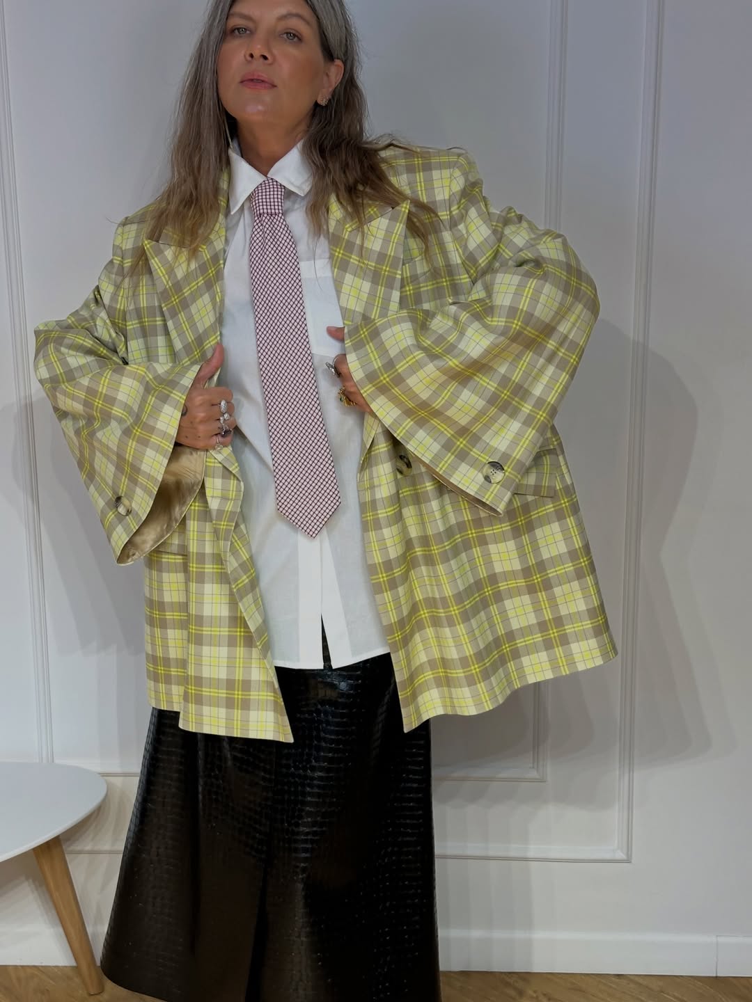 Об’ємний жакет у клітинку