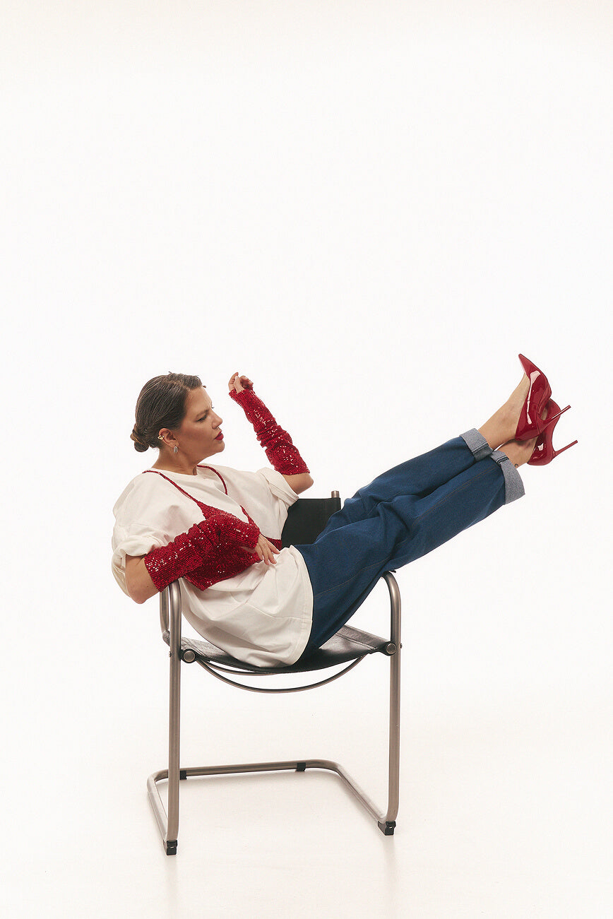 Біла футболка з ліфом в паєтках