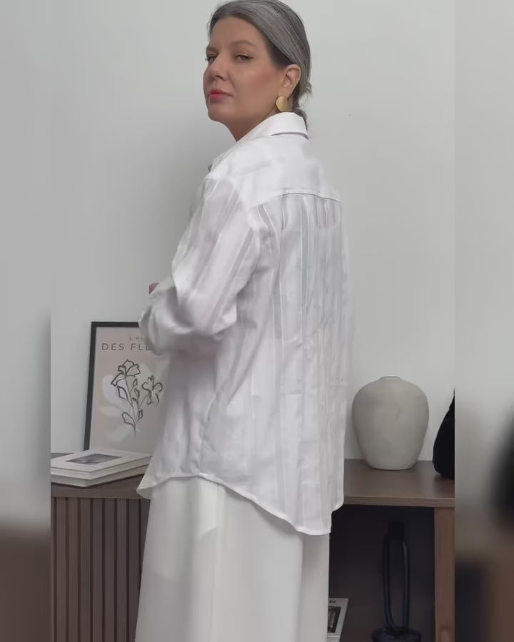 Біла сорочка з подвійним комірцем