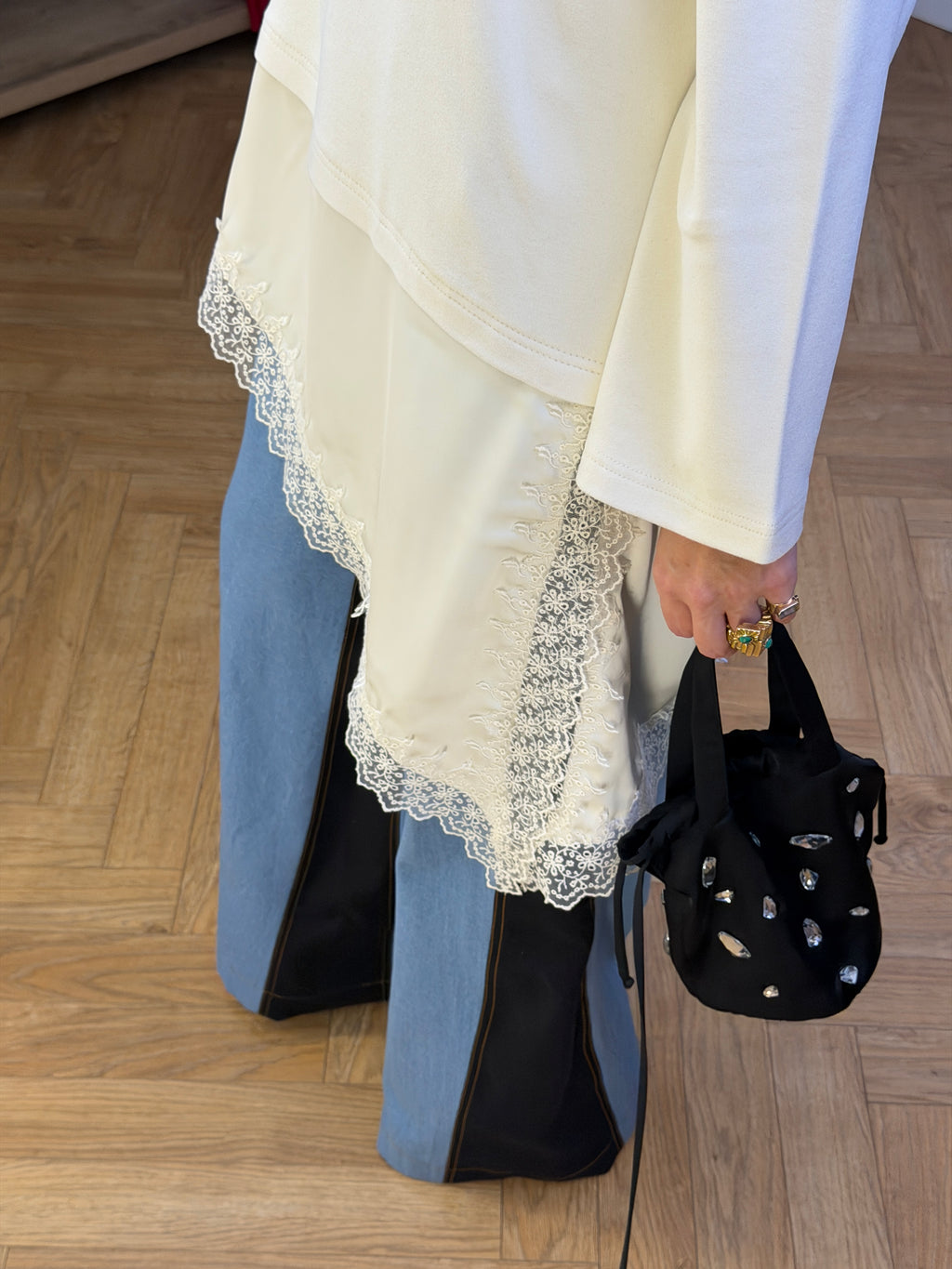 Лонгслів з мереживом